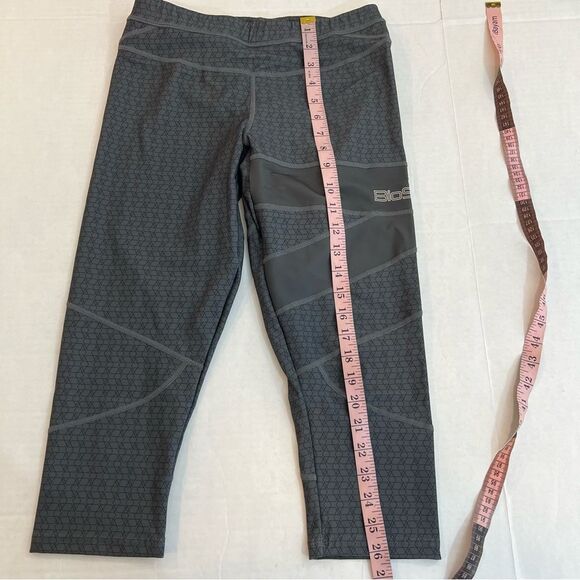 NWT BioSkin Running Capris in Charcoal Hex | Size M - Picture 10 of 11